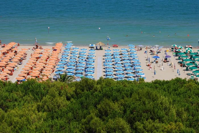 Pohled na budovu hotelu Meripol z exteriéru | Alba Adriatica / Hotel Meripol