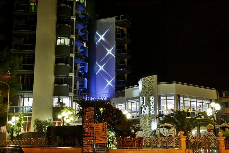 Noční osvětlení hotelu Meripol | Alba Adriatica / Hotel Meripol