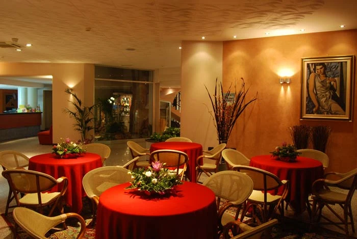 Vstupní hala s recepcí hotelu Meripol | Alba Adriatica / Hotel Meripol