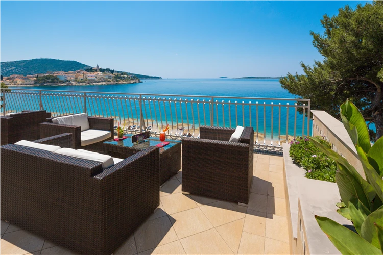Aperitiv bar v hotelu Zora s výhledem na moře | Primošten / Hotel Zora