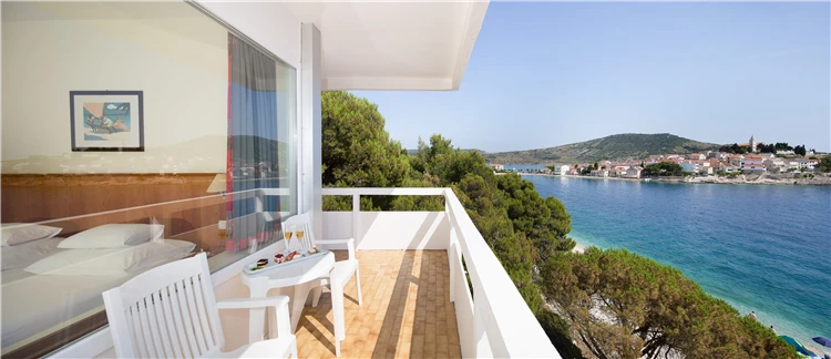 Komfortní pokoj hotelu Zora s moderním vybavením | Primošten / Hotel Zora