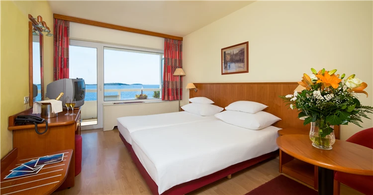 Druhý pohled na komfortní pokoj hotelu Zora | Primošten / Hotel Zora