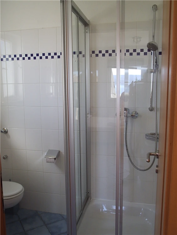 Okolí a příjezdová cesta k apartmánům Michaljević | Omiš-Duće / Apartmánový dům Michaljević