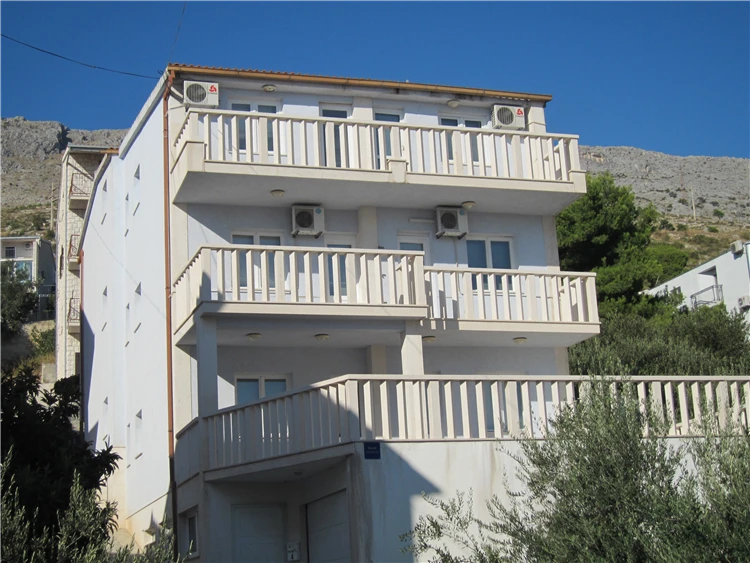 Exteriér budovy apartmánového domu Michaljević | Omiš-Duće / Apartmánový dům Michaljević
