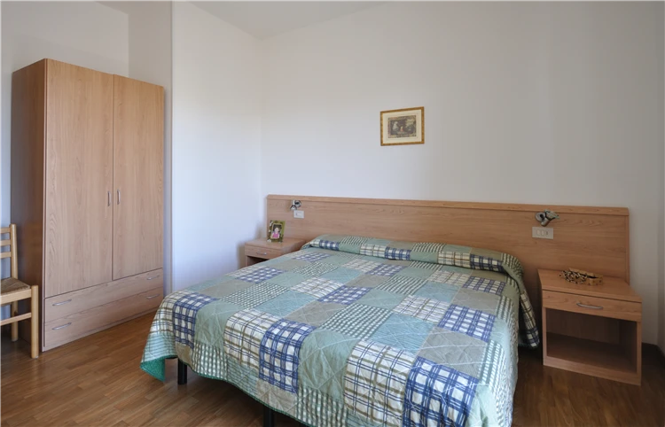 Residence Ranieri – první ložnice apartmánu C | Bibione / Residence Ranieri