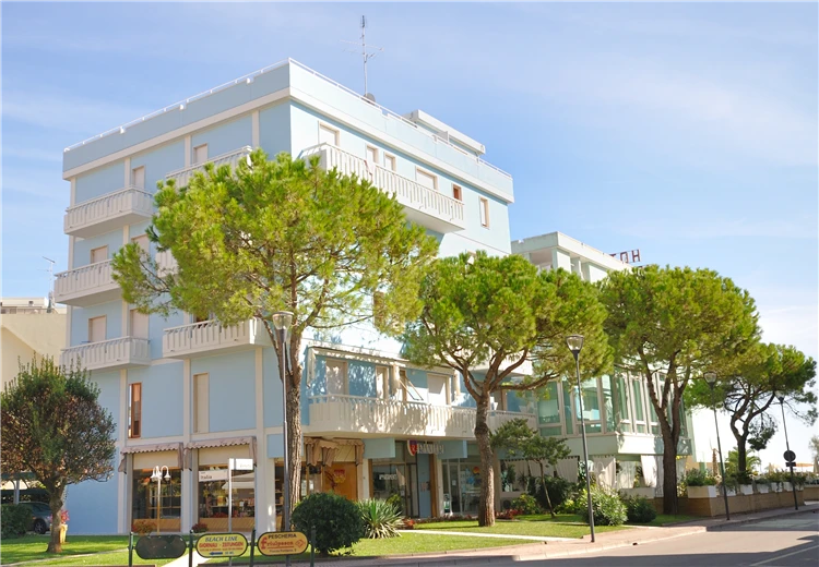 Pohled na budovu Residence Ranieri zvenčí | Bibione / Residence Ranieri