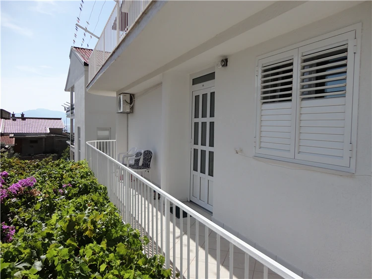 Apartmánový dům Katarina v Gradaci – pohled zvenčí | Gradac / Apartmánový dům Katarina