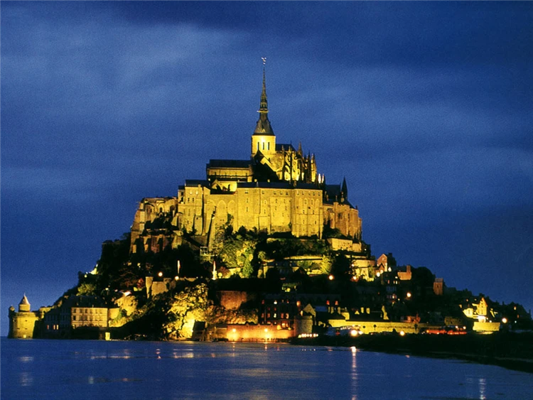 Mont-Saint-Michel – pohled na ostrovní pevnost | Tajuplná Bretaň a drsná krása Normandie
