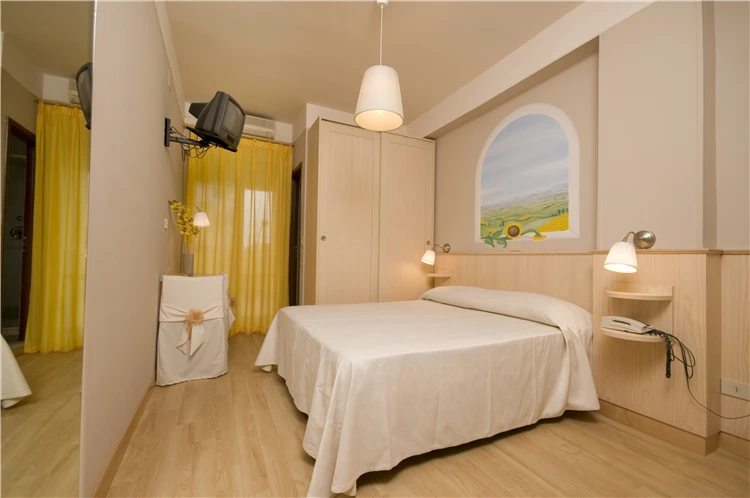 Hotelové okolí a vjezd do hotelu Mocambo | San Benedetto del Tronto / Hotel Mocambo