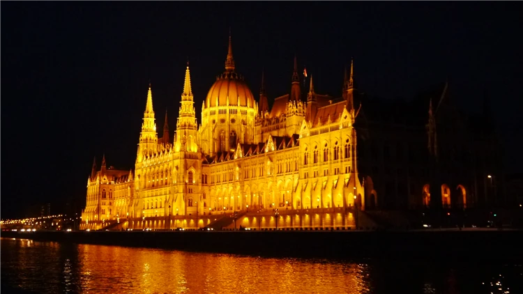 Panoramatický pohled na Budapešť s Parlamentem | Budapešť a její blízké okolí s návštěvou Tropicaria