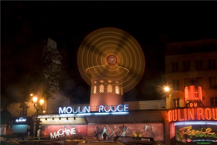 Slavný kabaret Moulin Rouge v Paříži | Magická Paříž s návštěvou Versailles