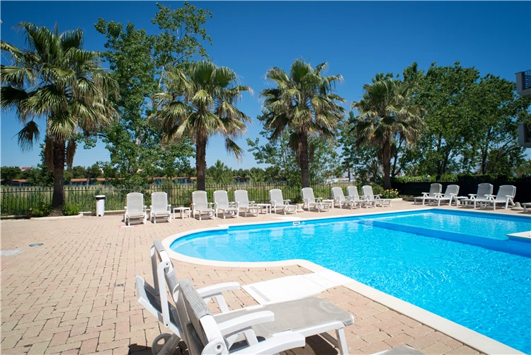 Bazén v areálu rezidence Playa Sirena | Tortoreto Lido / Residence Playa Sirena