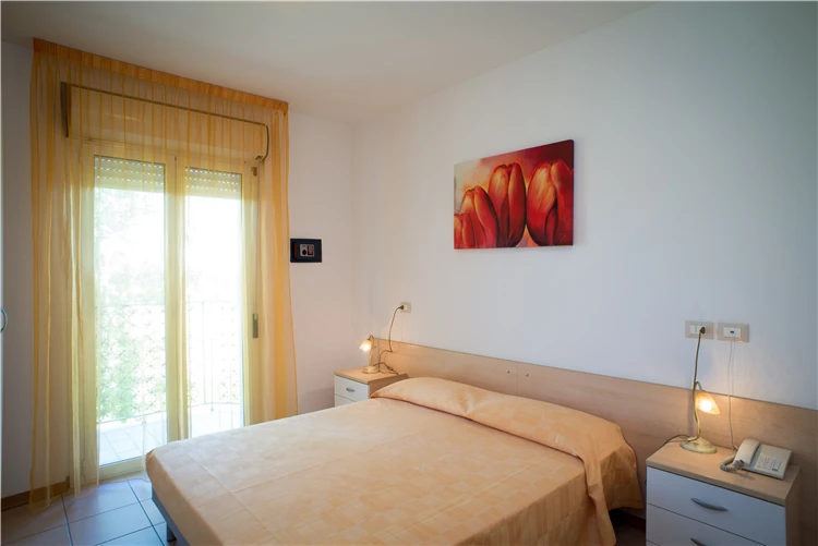 Večerní pohled na areál rezidence Playa Sirena | Tortoreto Lido / Residence Playa Sirena