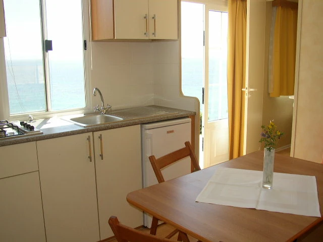 Kuchyňský kout v mobilním domku Nevio Orebić | Orebić / Mobilhomes Nevio