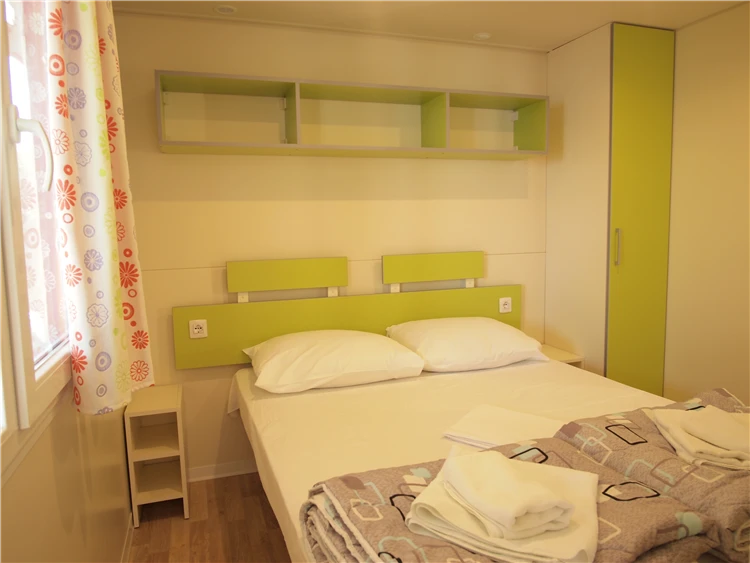 Zelené prostředí kempu Nevio Orebić s mobilními domky | Orebić / Mobilhomes Nevio
